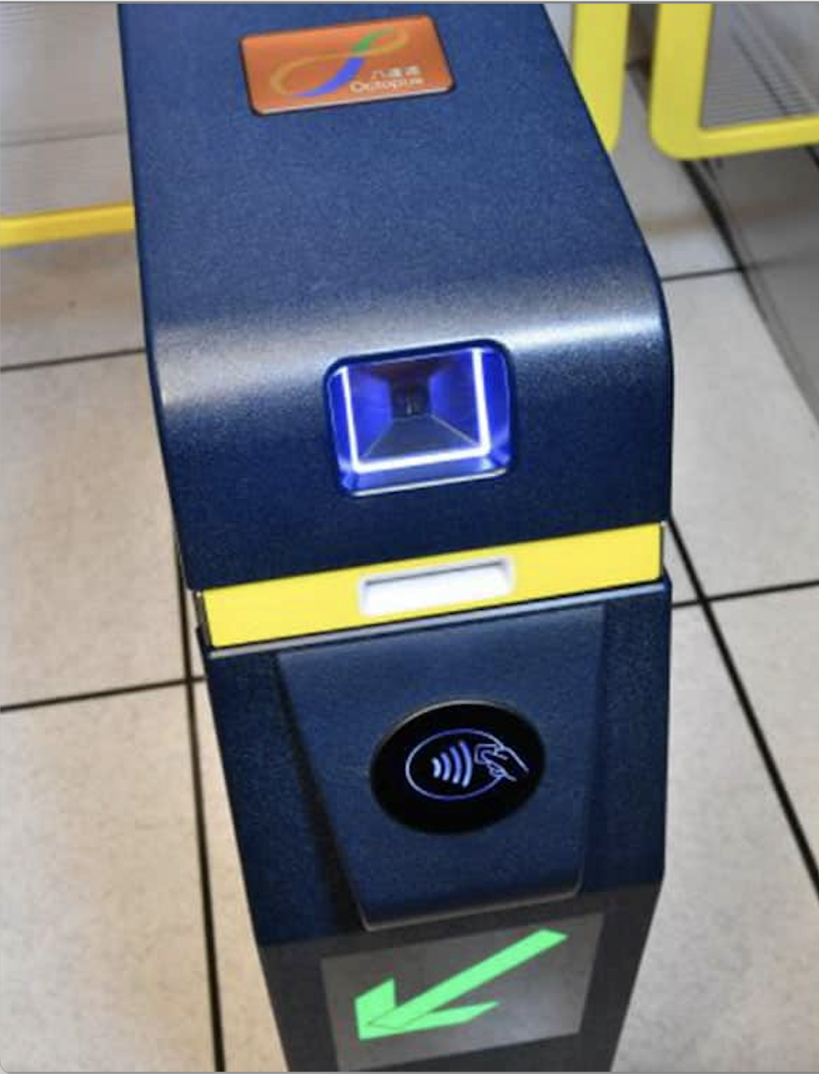 Metro payment gate with both contactless and orange Octopus card readers