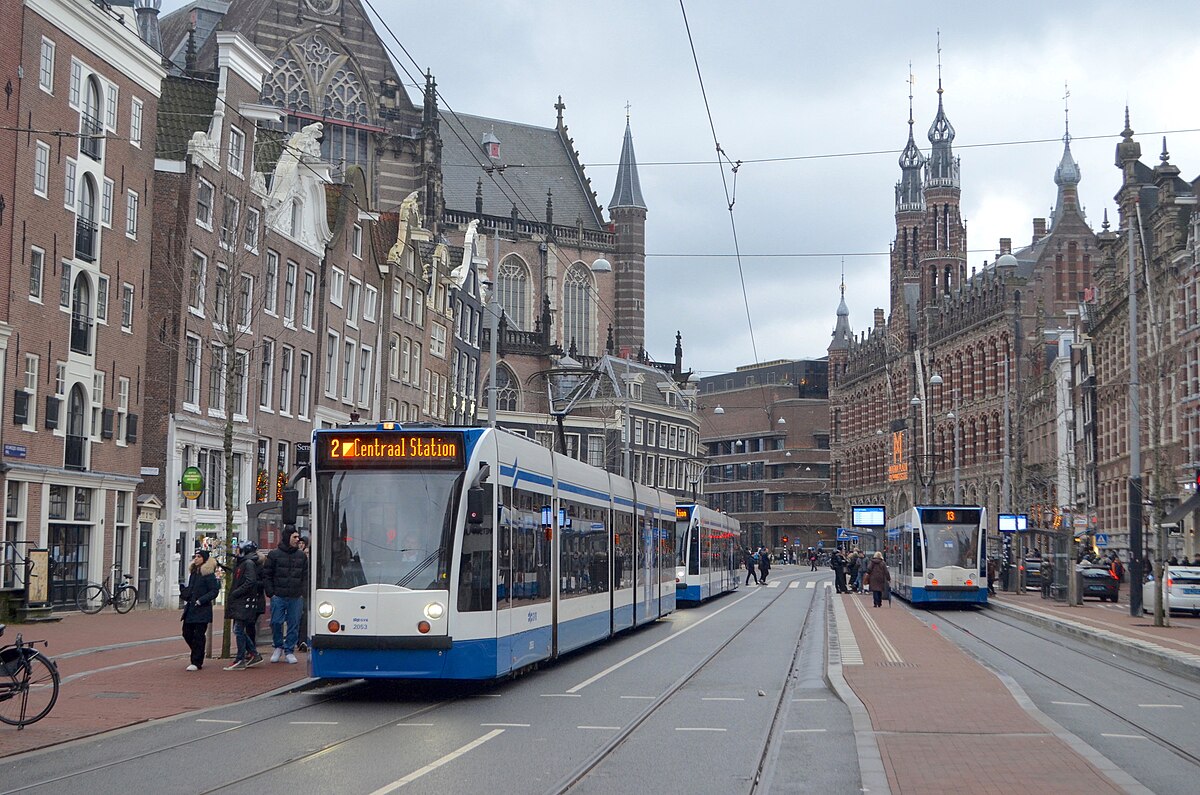 Tram 2 passes through insanely picturesque neighbourhoods